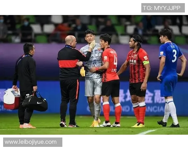 中超激战马竞与国米握手言和争议判罚引发全场热议 中超激战马竞与国米握手言和争议判罚引发全场热议