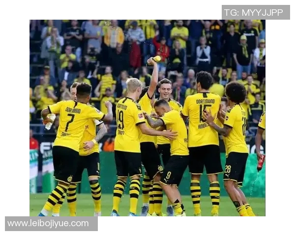 西甲经典对决：多特蒙德与拜仁战成平局引发全场震惊